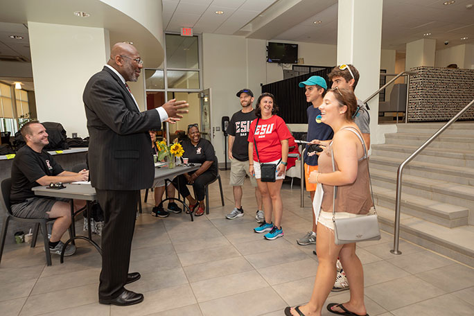 Kenneth Long speaking to parents and student during move in day